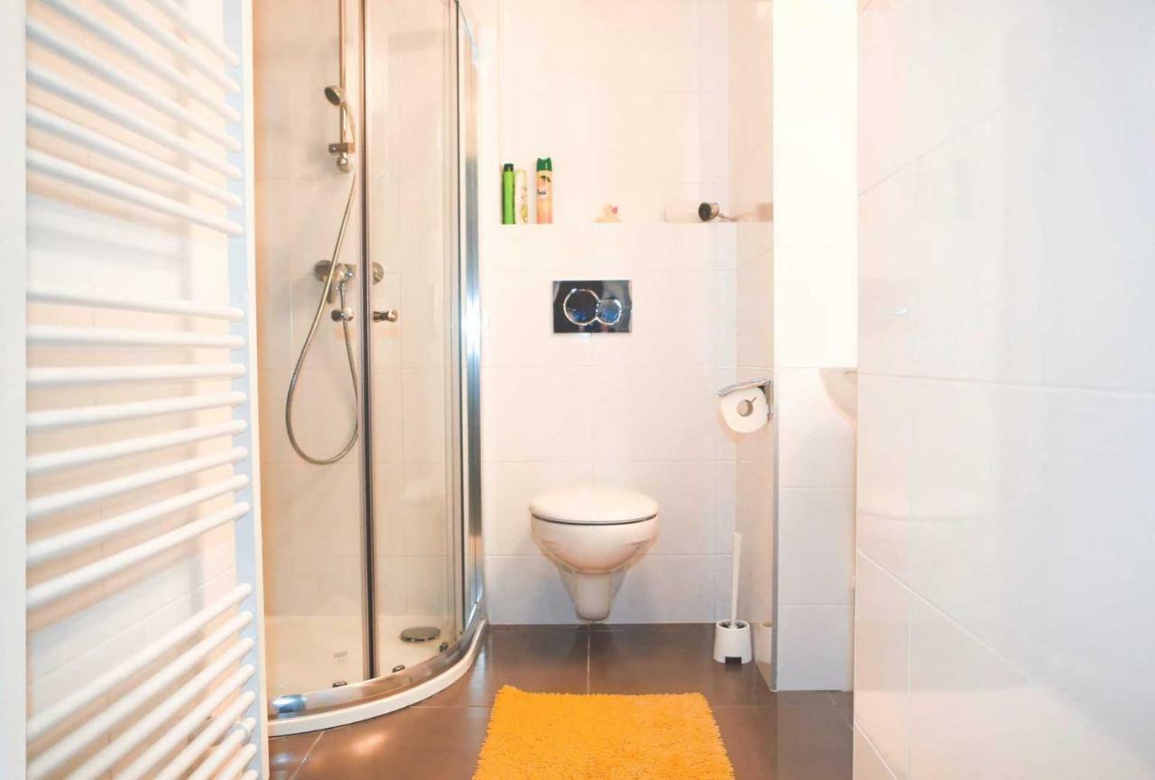 Yellow Apartment Few Steps From Metro Prague Ngoại thất bức ảnh