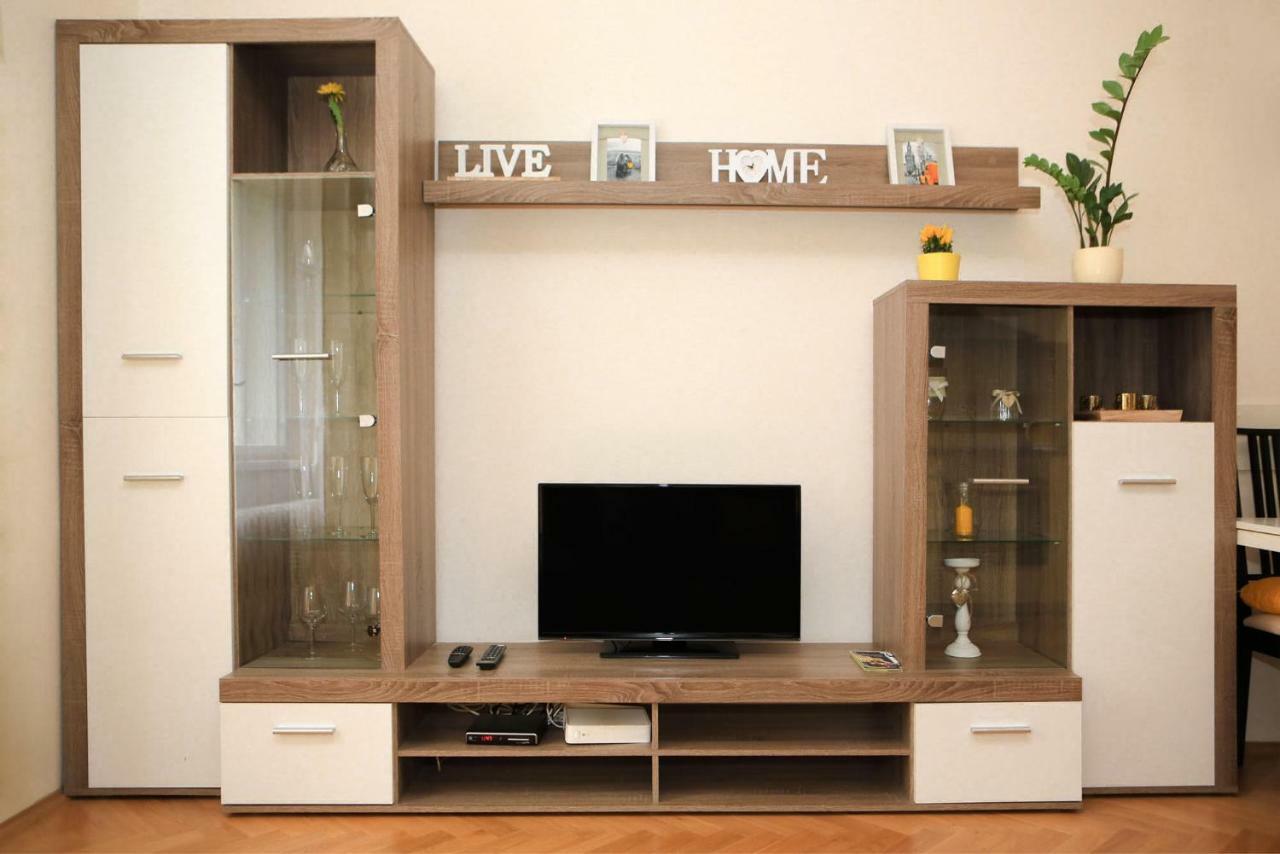 Yellow Apartment Few Steps From Metro Prague Ngoại thất bức ảnh